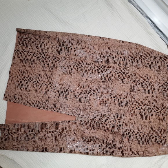 Free people lambs leather alligator prnt midi skir - Picture 4 of 9